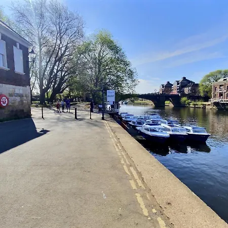 The Davey Tower, Medieval Riverside House Йорк