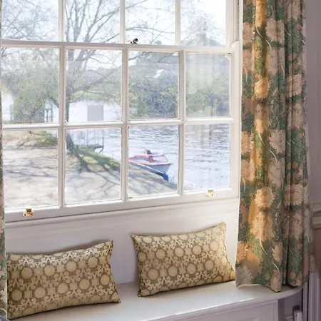 Holiday home The Davey Tower, Medieval Riverside House