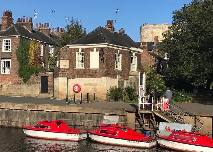 The Davey Tower, Medieval Riverside House Ferienhaus